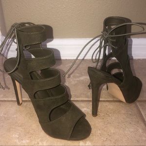 ⭐️NWOT⭐️ OLIVIA FARGIANO Olive Suede cage heels